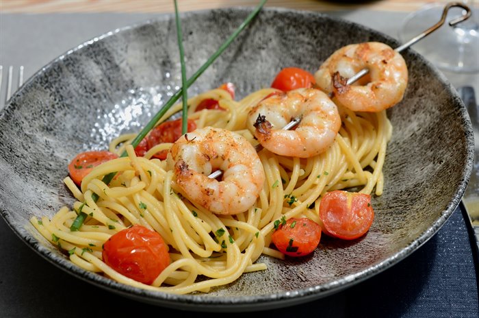 i primi piatti dello Zirmo - PASTA BIO “CAPPELLI” FELICETTI CON OLIO EVO, POMODORINI E GAMBERONI BLACK TIGER - 1,2