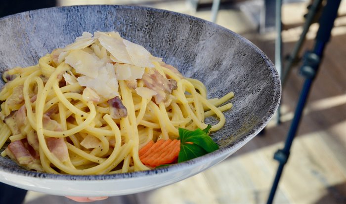 i classici della tradizione italiana - SPAGHETTI CARBONARA - EI, SPECK, SCHWARZE PFEFFER - 1,3,7