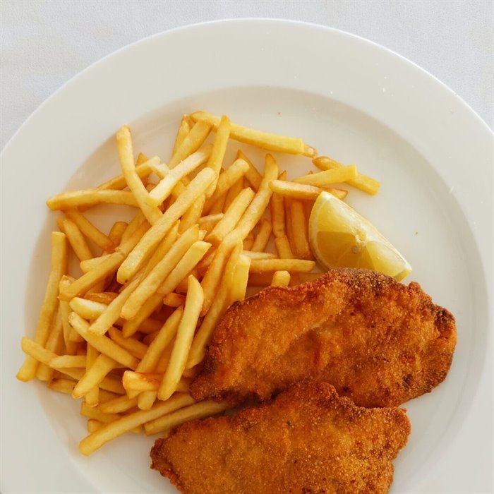 SECONDI PIATTI - WIENERSCHNITZEL MIT POMMES - 1,3,7