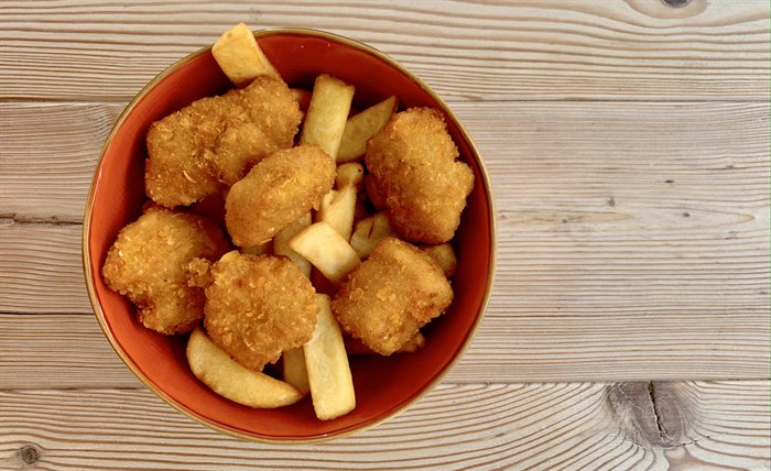 SECONDI PIATTI - CHICKEN NUGGETS (5 Stücke) mit POMMES - 1,3,7