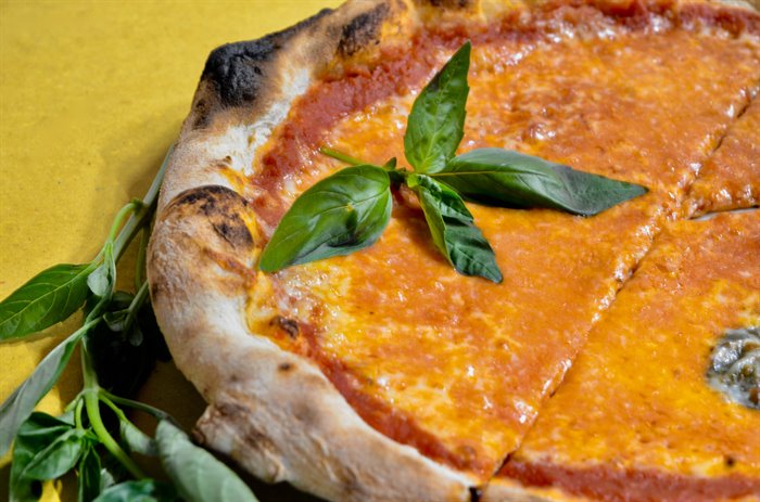 PIZZE - MARGHERITA - TOMATENSAUCE, MOZZARELLA